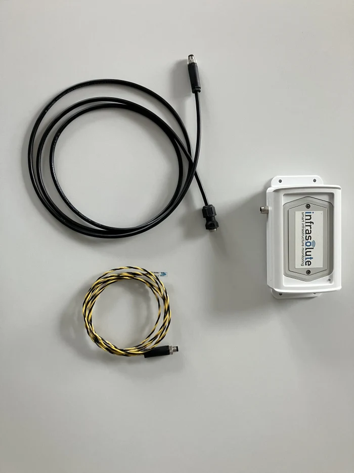 Gateway housing with connecting cables, product shot